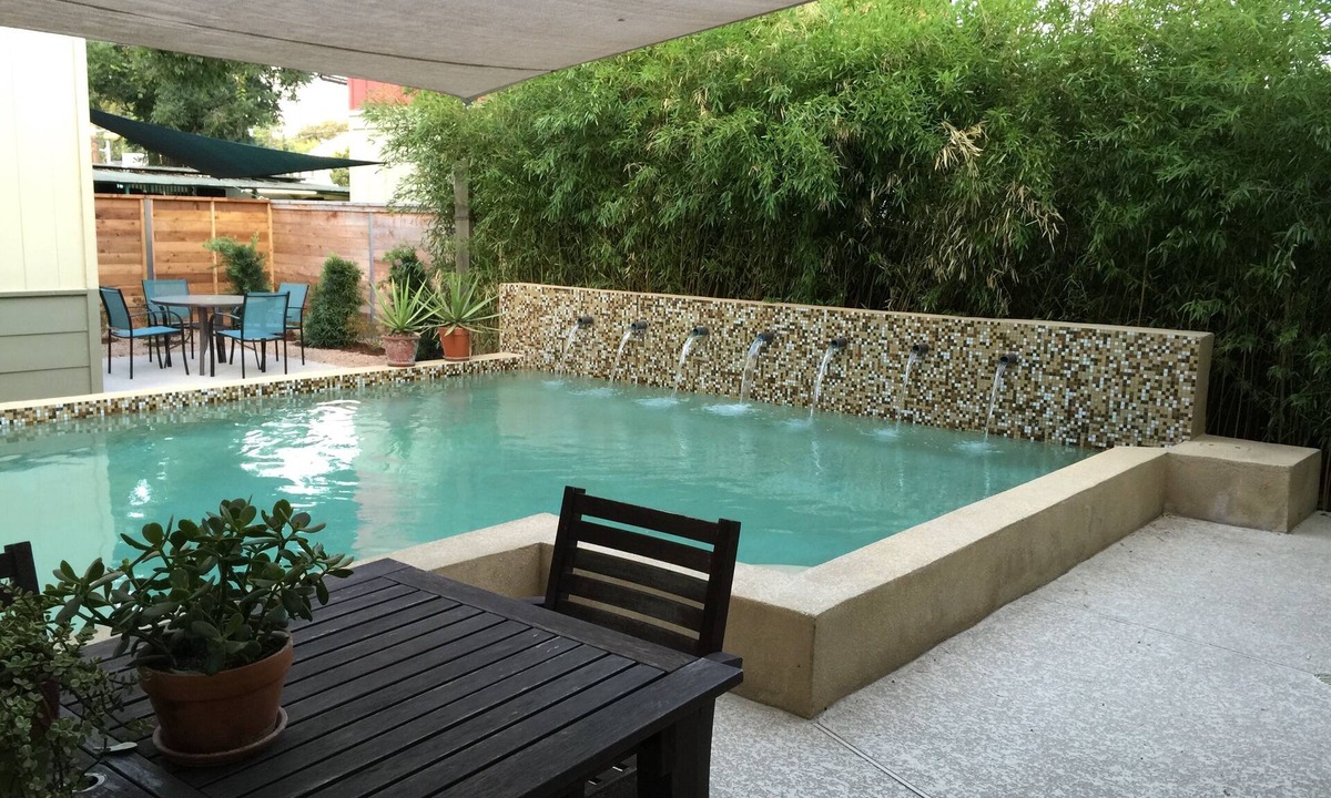 Holly House | AustinPoolHouse Downtown - Industrial Chic + Pool, Game Room. Walk to food & BBQ