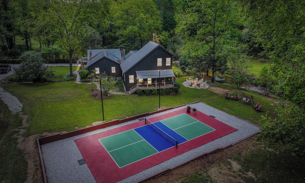 Dahlonega Cabin | Authentic Cherokee Cabin Farm: Pickleball, Firepit, Swing, Creeks, Grills