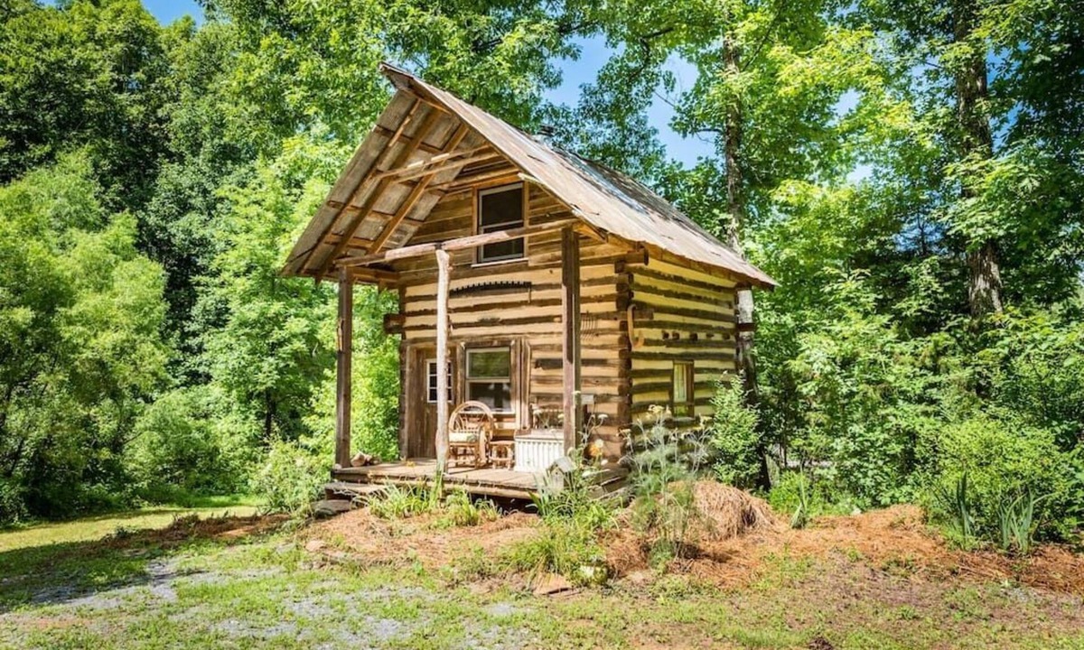 Talking Rock Other | Authentic Log Cabin at Kaluna Farm Retreat