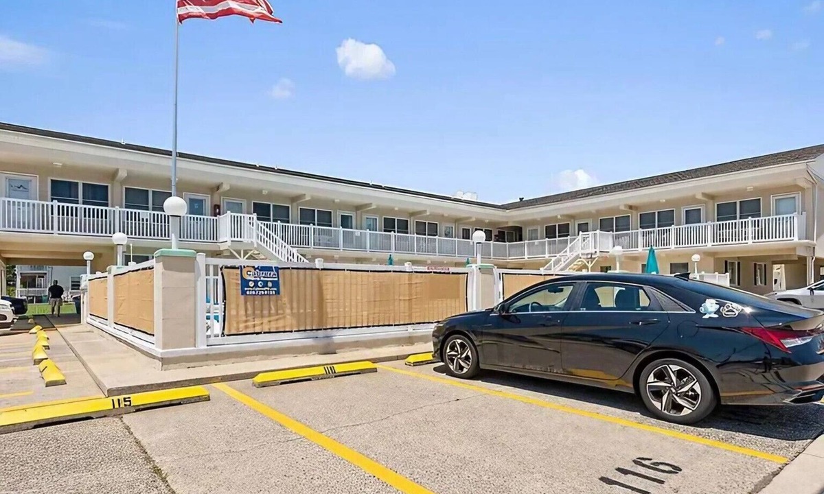 North Wildwood Apartment | Available Labor Day Weekend! n2 blocks from beach and attractions!