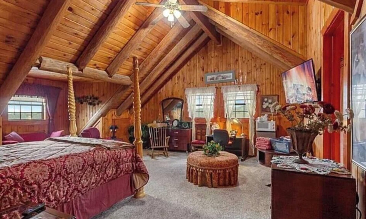 Mico Bed & Breakfast | Bandera Suite - The Walpole Lodge, Mico, TX