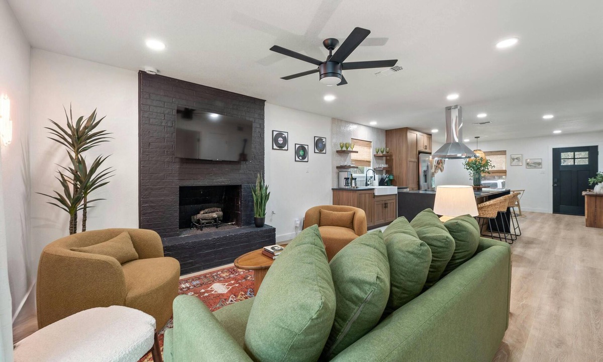 Barton Hills House | Barton Hills Hideaway + Hot Tub - Magdalena 2!