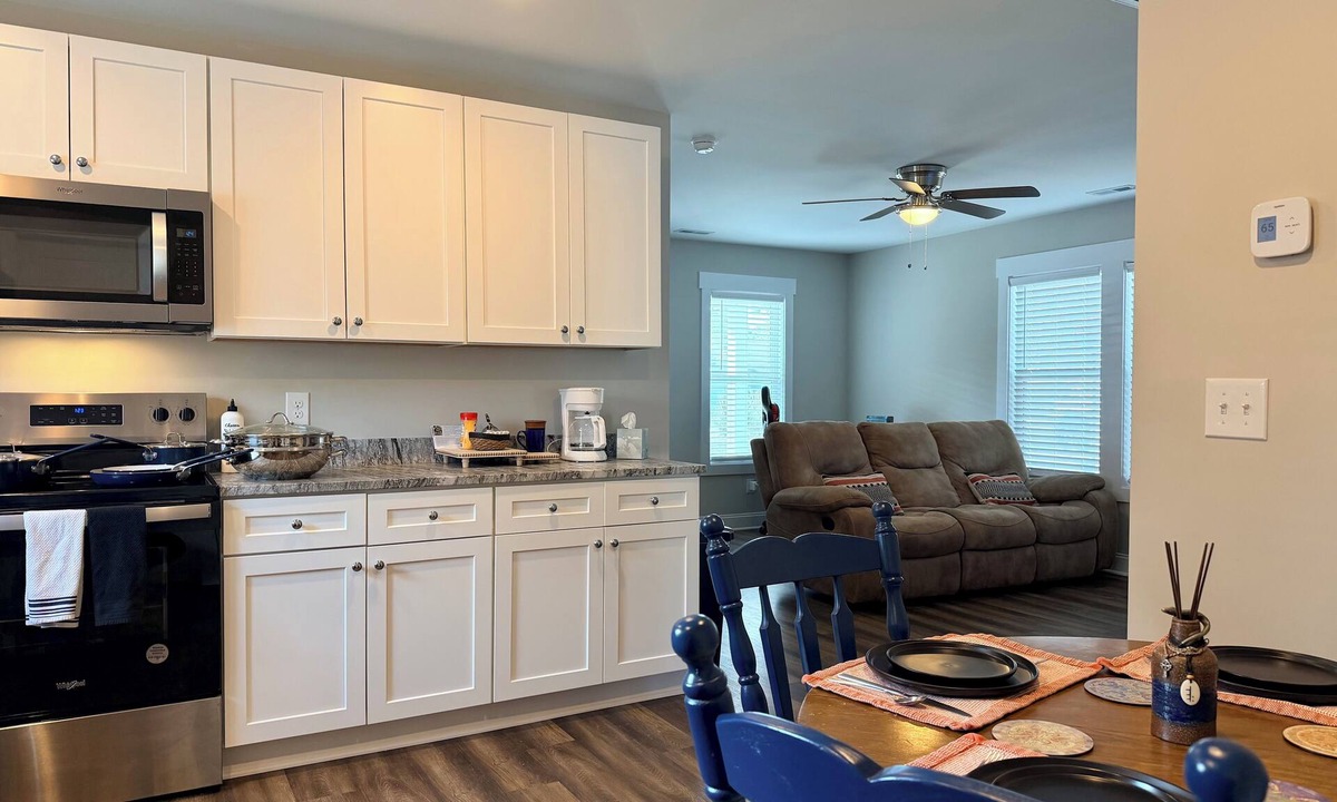 Boiling Spring Lakes House | Base Camp! Gateway to Southport, 35. min from ILM. Pets Ok, 25 min from Beach