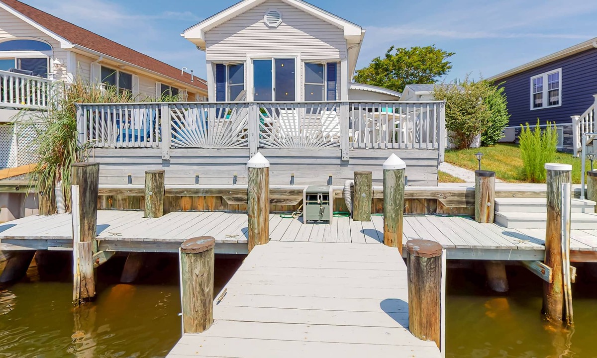 Montego Bay House | Bayfront home with dock, amazing view, pools & pickleball - dog-friendly