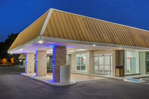 Pawleys Island Hotel | Baymont by Wyndham Pawleys Island