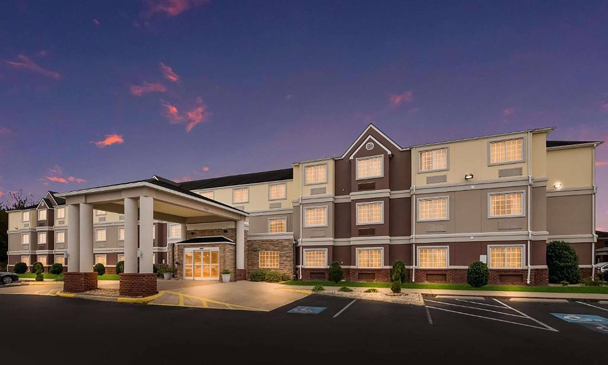 Elizabeth City Hotel | Baymont by Wyndham Elizabeth City