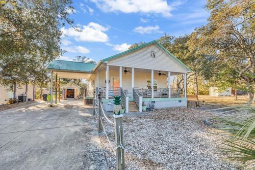 Supply House | Bayside Manor near Holden Beach