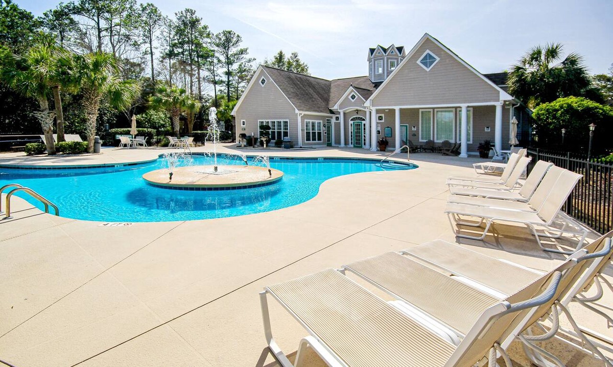 Vaught Condo | Beach condo with pool, volleyball court, on-site golf, & gym - snowbird-friendly