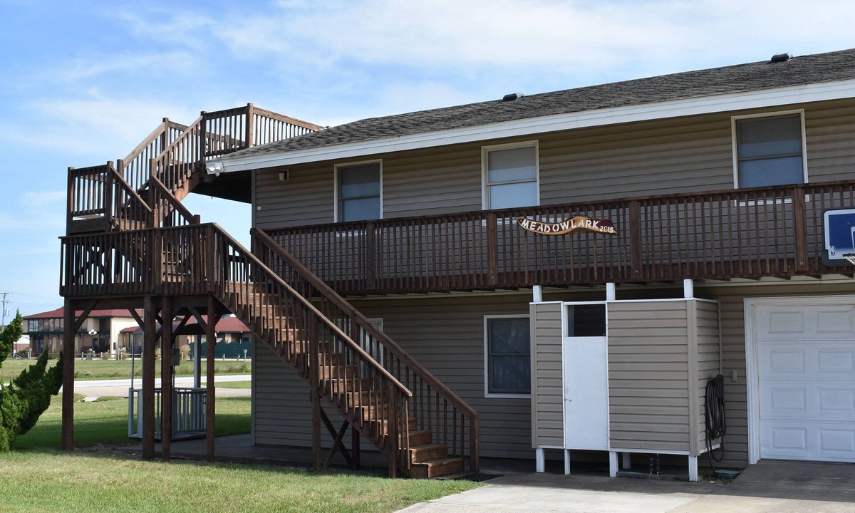 Kill Devil Hills Cottage | Beach Cottage, 3 min walk to Beach Kill Devil Hills with WiFi, AC, Hot Tub