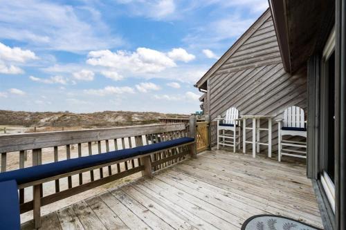 North Topsail Beach Apartment | Beach, Ocean & Sound Views at Villa de Mer