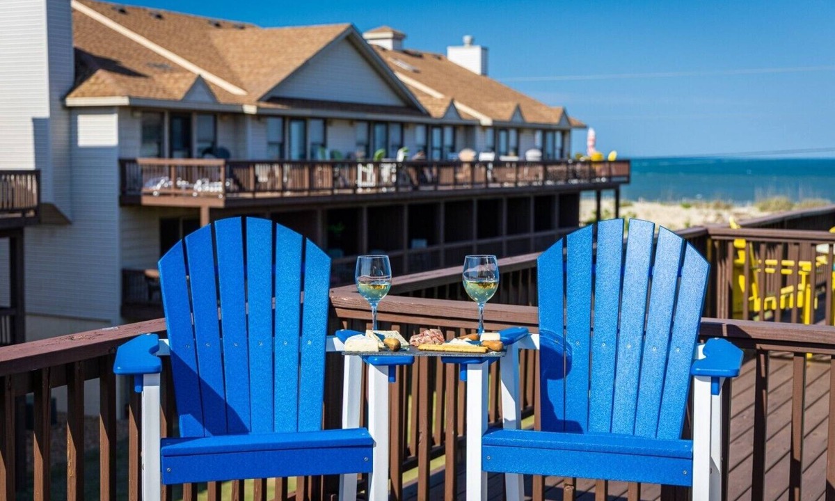 Kitty Hawk Villa | Beach Townhome w/Bonus Suite | Steps to Beach | Pool & Bikes