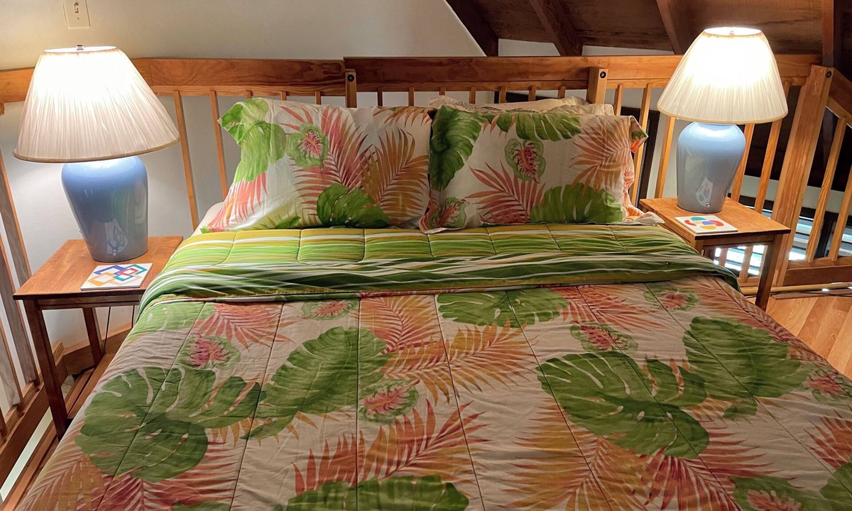 Maunaloa Condo | Beach view and easy beach access. Lovely Hawaiian- style loft condo with WiFi
