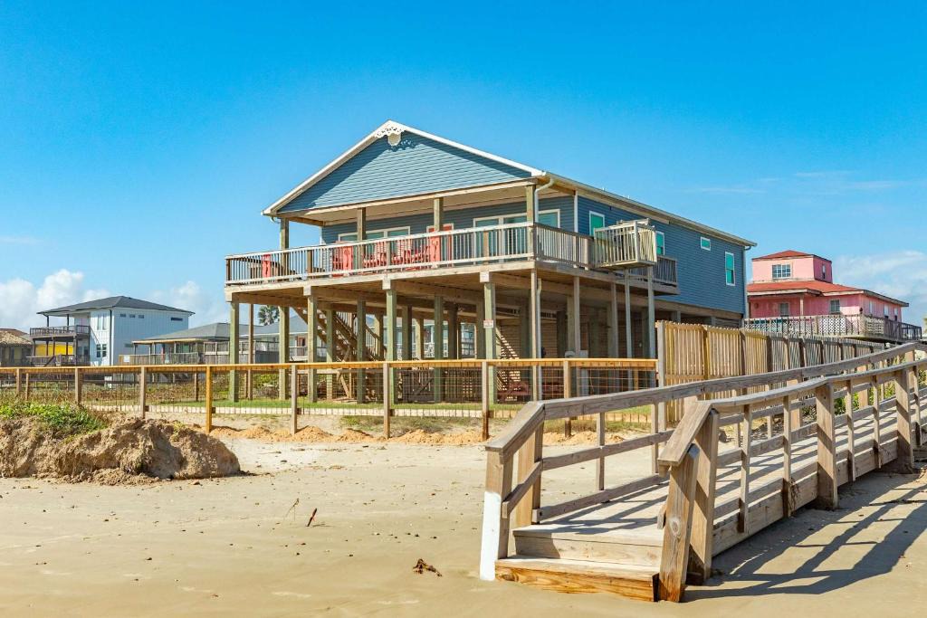 Surfside Beach House | Beachfront Family Pet Friendly