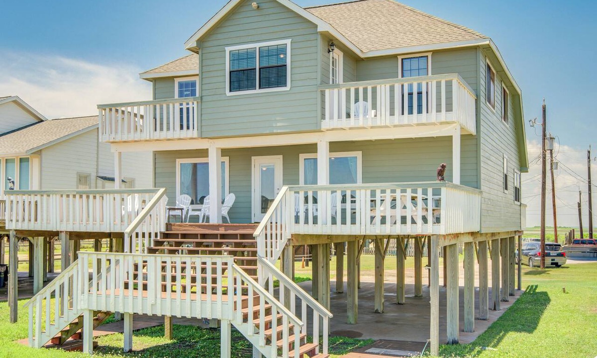 Freeport House | BEACHFRONT! FIRST ROW! Stunning ocean views from two levels of decks.