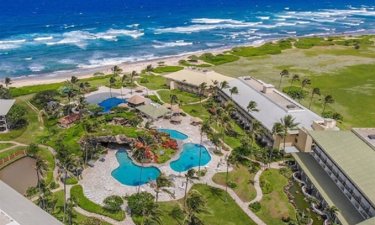 Hanamaulu Condo | Beachfront Resort, Oceanview Room, Restaurants on site, 4 Beautiful Pools