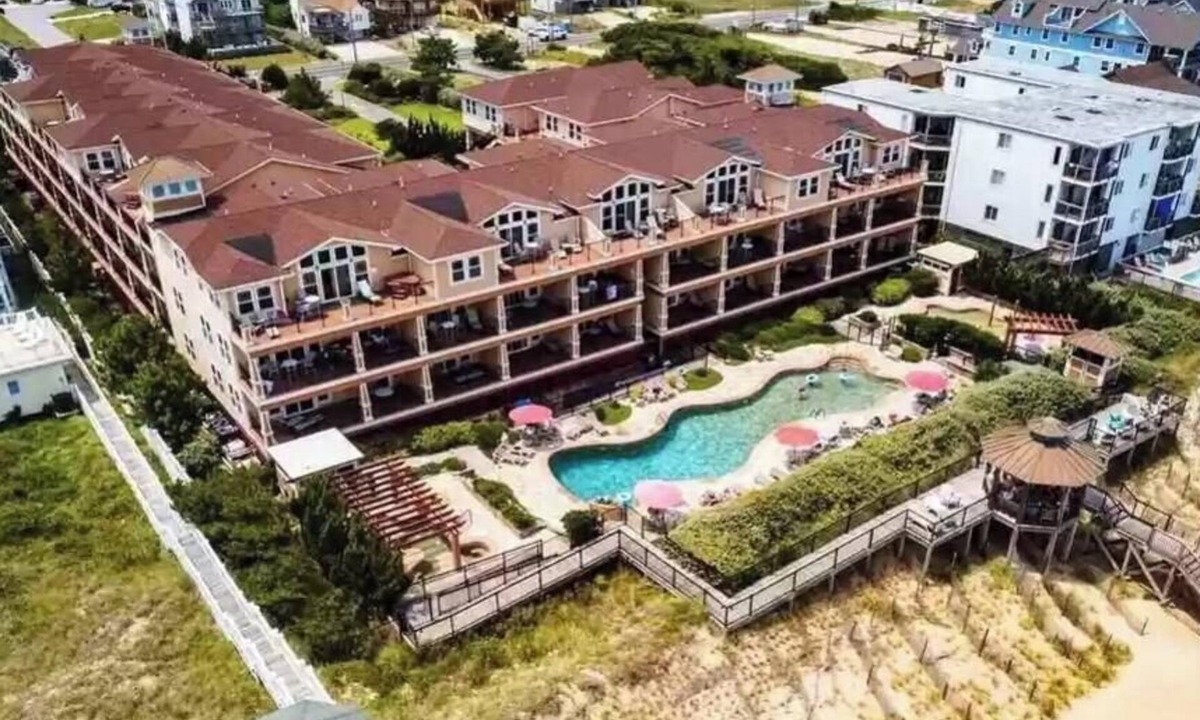 Kill Devil Hills Condo | Beachside Breeze - Pools, hot tub, & private beach access