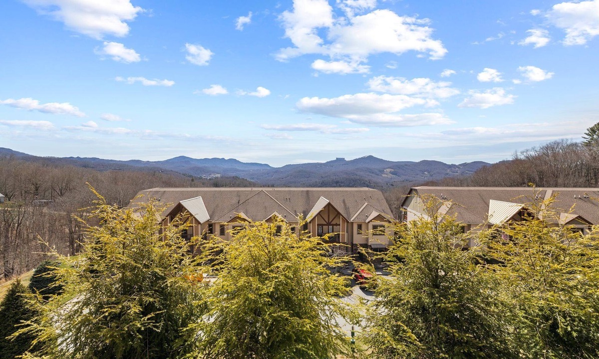 Banner Elk Condo | Beautiful 1 Level Condo with Grandfather and Sugar Mountain Views