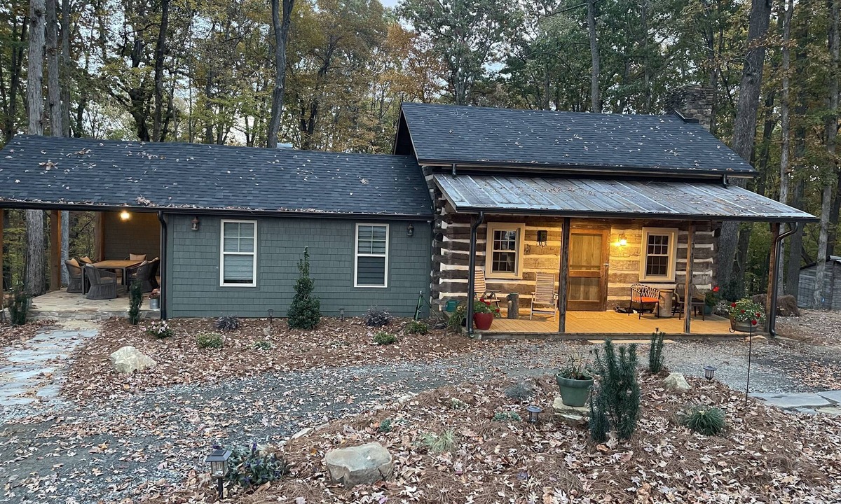 Winston - Salem Cabin | Beautiful 1800’s Cabin with newly renovated addition. WFU only 7 miles away.