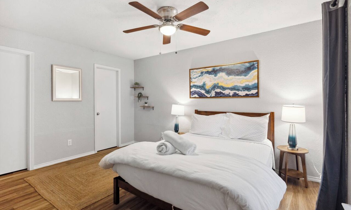 University Hills and Windsor Park Apartment | Beautiful 1BD/1BA in University Hills 9byo
