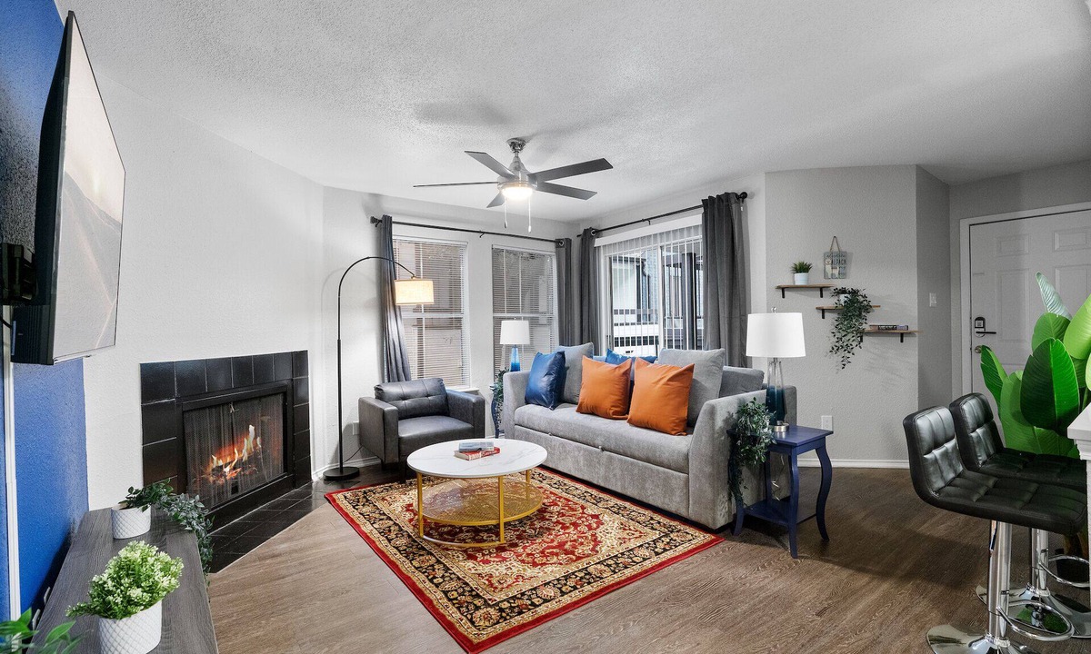 University Hills and Windsor Park Apartment | Beautiful 2BD/1BA in University Hills zrhf