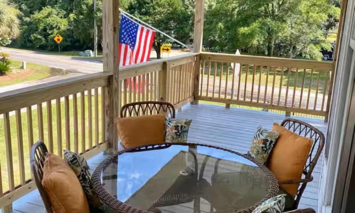 Murrells Inlet House | Beautiful 3-bedroom house in Murrells Inlet with hot tub - close to EVERYTHING!