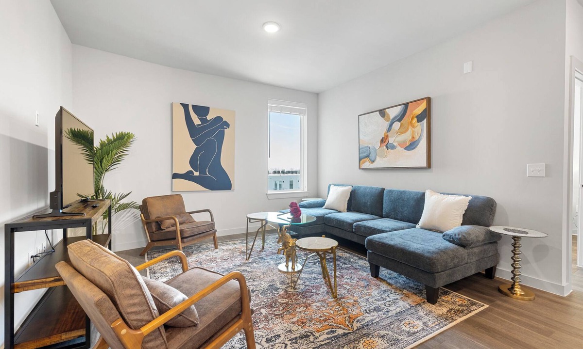 Windsor Park Apartment | Beautiful 3 bedroom oasis close to downtown