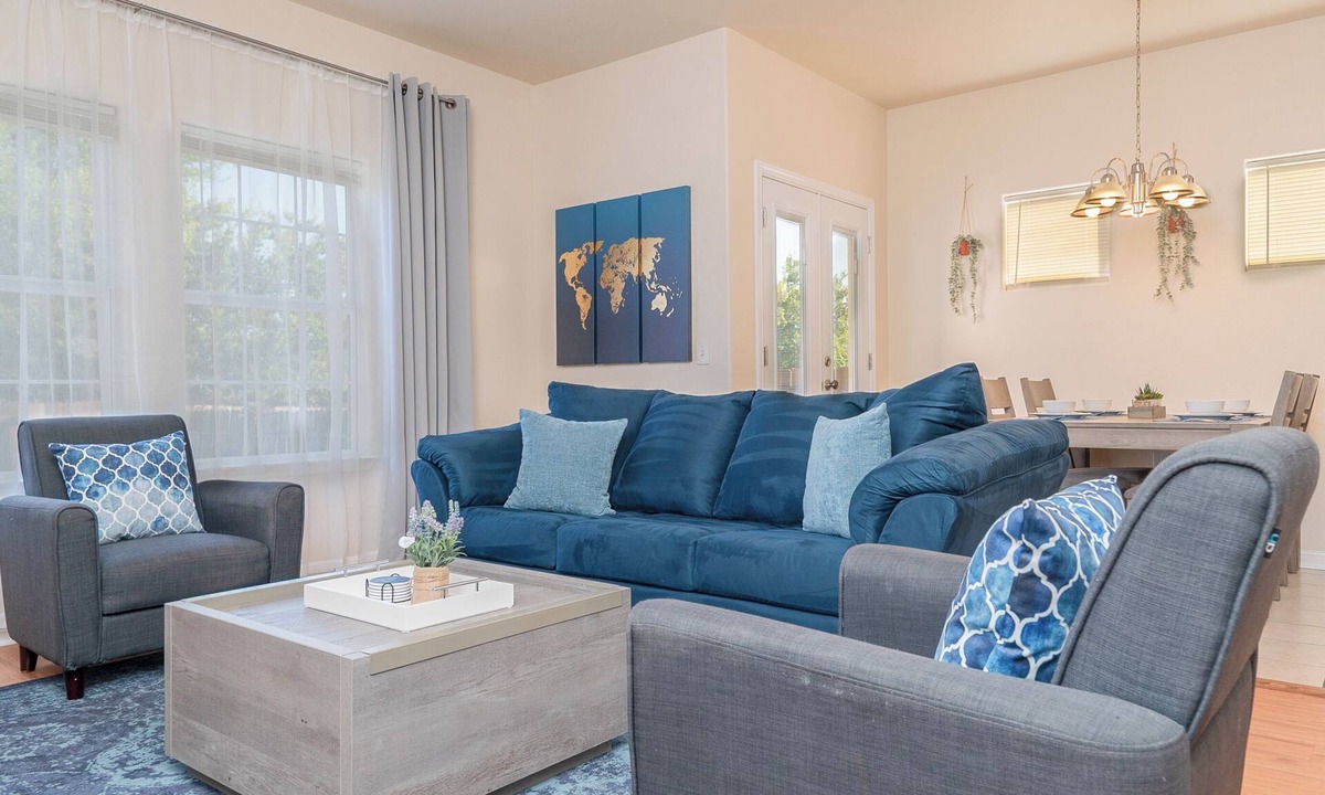Austin House | Beautiful 3 King Beds BackYard FireTV Spacious