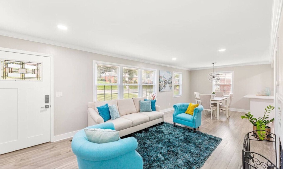 Charlotte House | Beautiful 3BR 2 bath close to CLT Uptown& Southend