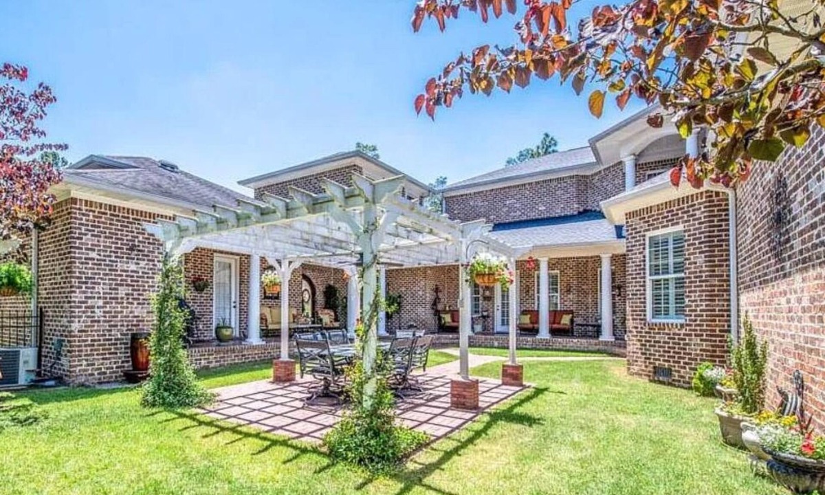 Graniteville House | Beautiful 6 bedroom home with a brand new swimming pool, and 4 fireplaces.