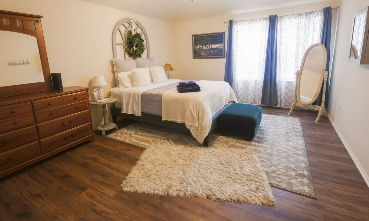 Manor House | Beautiful and cozy 3 bedroom House in Manor Tx PET FRIENDLY