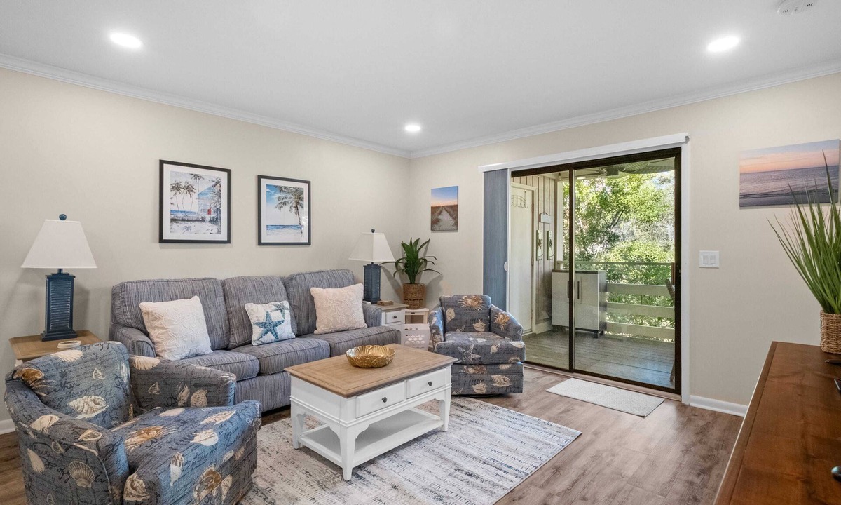 Folly Field Condo | Beautiful Condo-Pool Hot Tub Tennis Walk to Beach!