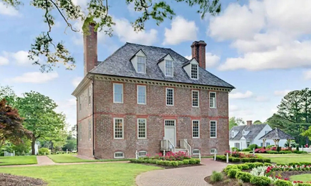 Berkeley Resort | Beautiful Historic Powhatan Resort in central location
