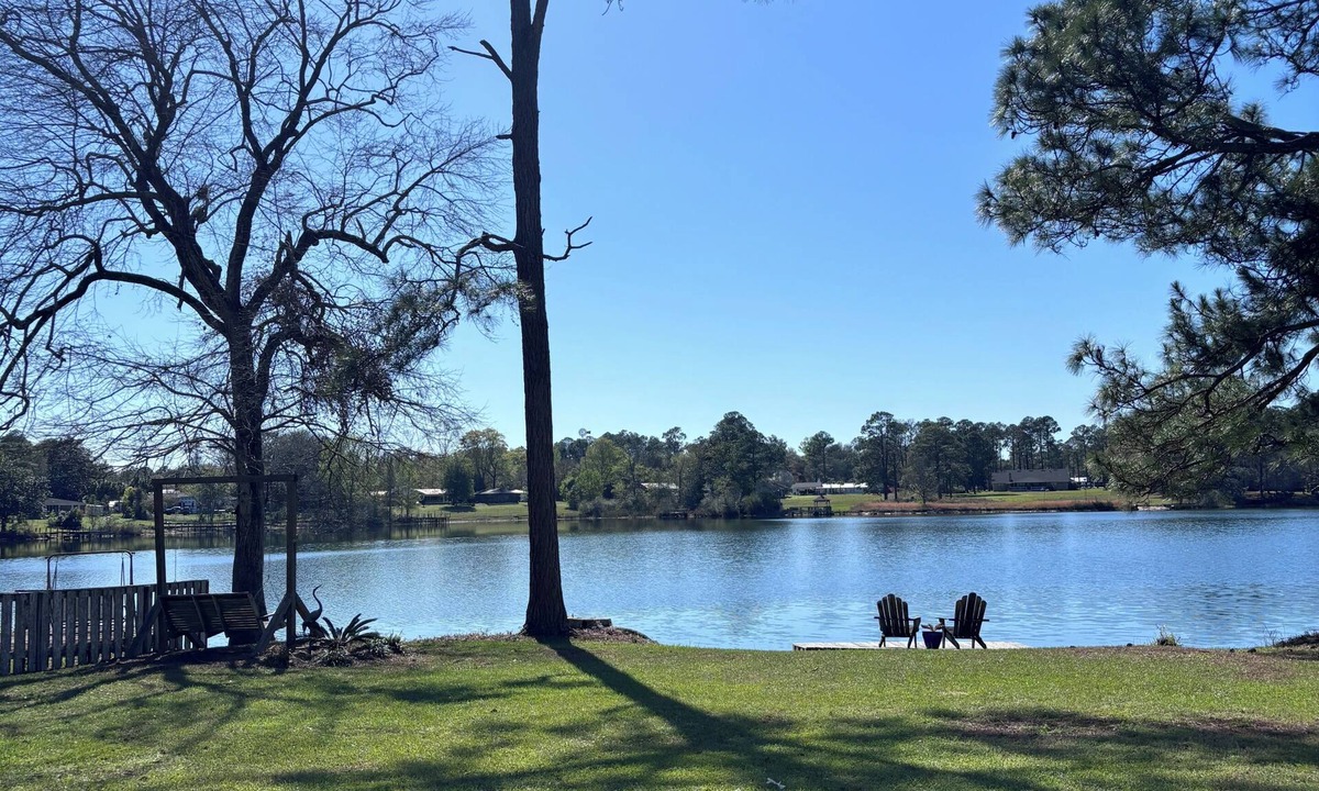 De Funiak Springs House | Beautiful lake front home in historic DeFuniak Springs!