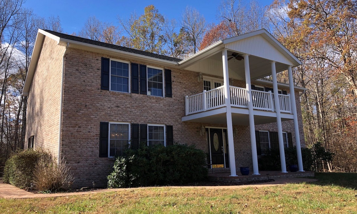 Bumpass House | Beautiful Large Home Minutes from Lake Anna with Games & Hot Tub!