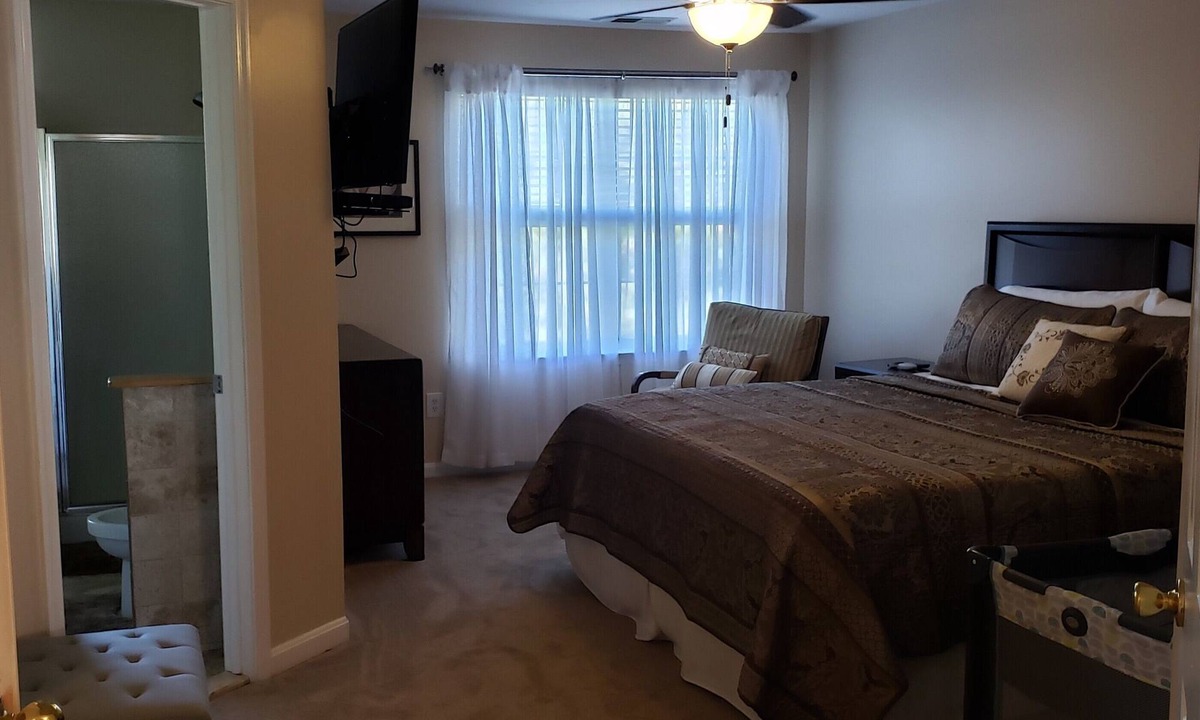 Garrison House | Beautiful modern and updated Townhome in Owings Mills - 4 bedrooms 3.5 baths