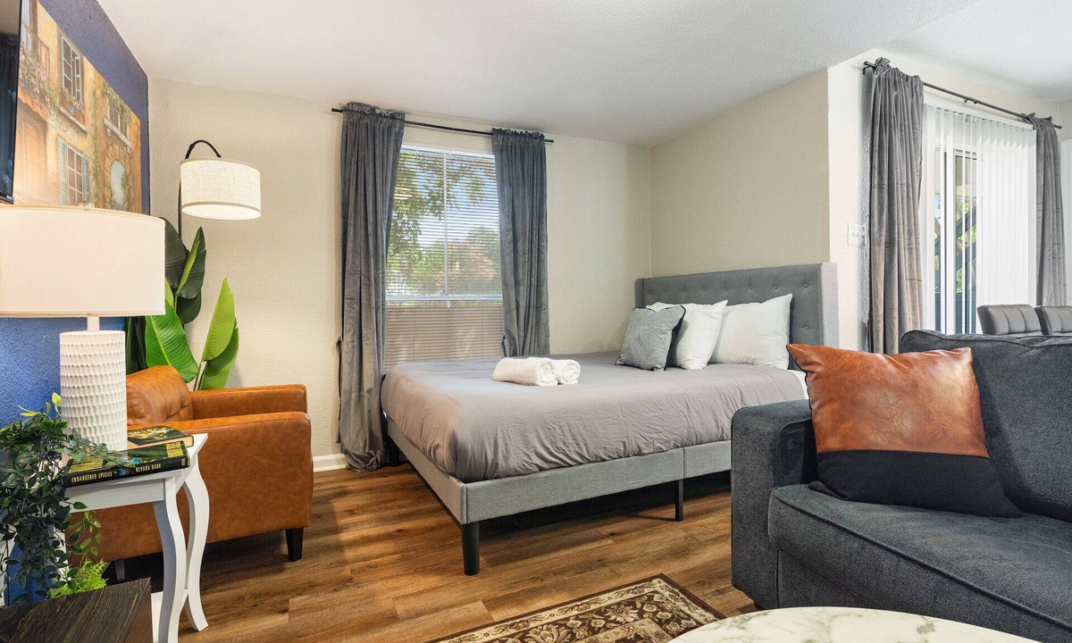 University Hills and Windsor Park Apartment | Beautiful Studio in University Hills ium8