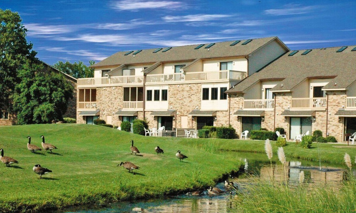 Surfside Beach Apartment | Beautiful studio unit at resort, sleeps 2