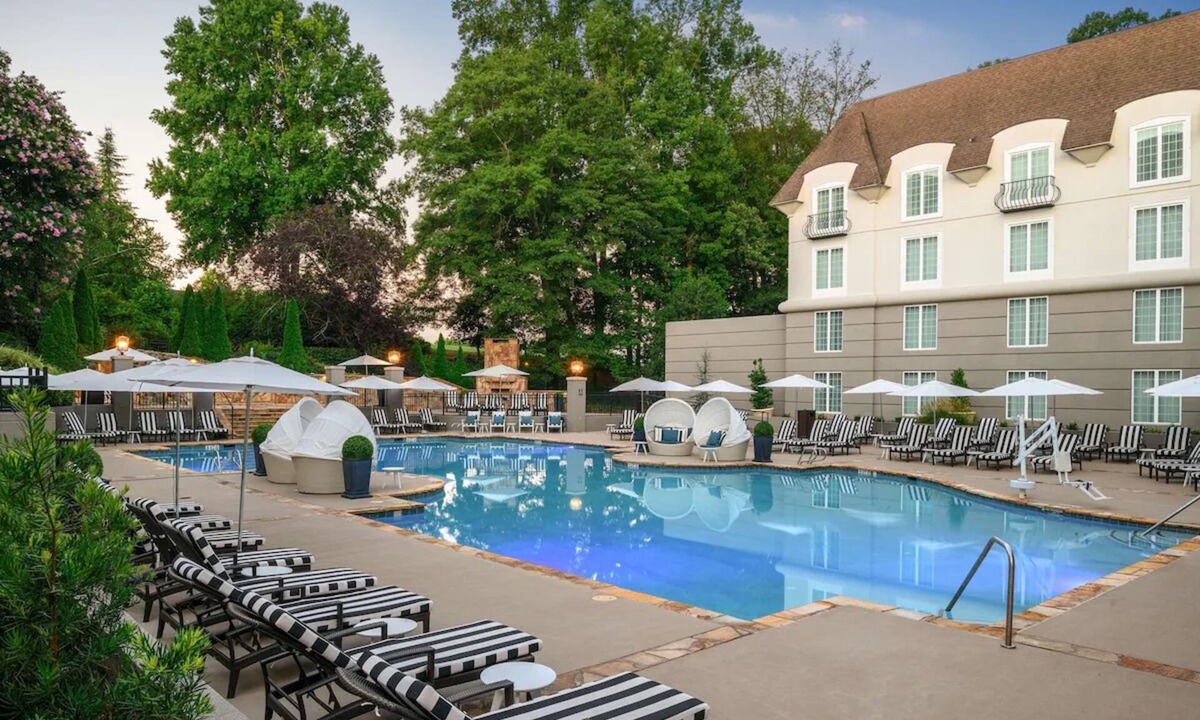 Braselton Hotel | Beautiful Villa Perfect for Southern Escapes Near Duluth – 35 Minutes Away