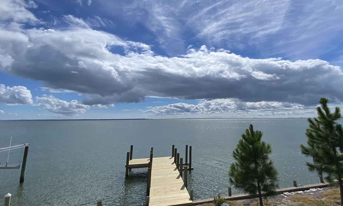 Colington Harbour House | Beautiful waterfront property overlooking the sound
