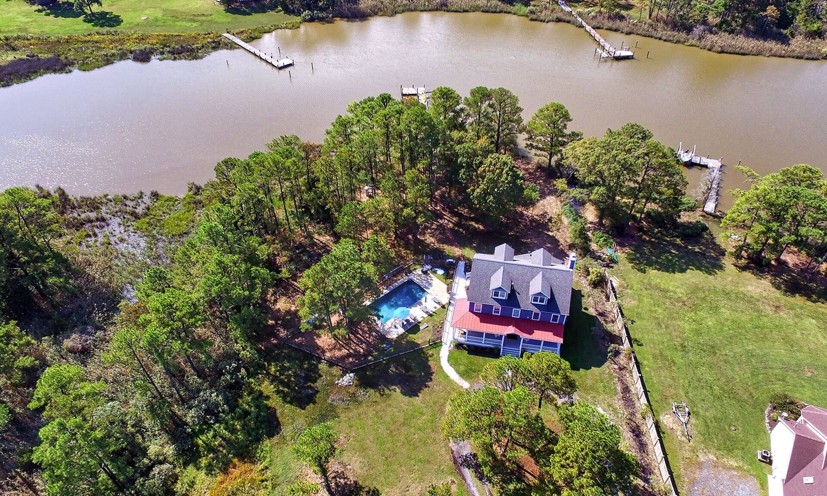 Cambridge House | Beautiful, Waterfront Home - Perfect for Large Families and Groups!