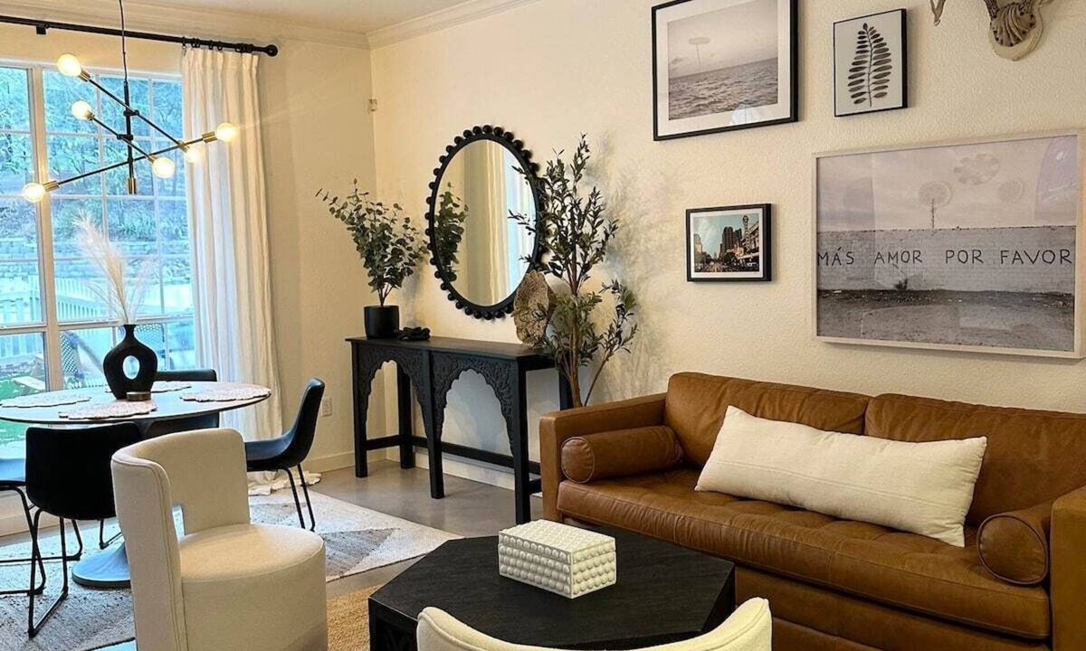 South River City House | Beautiful yard, cowboy pool, walk river trail/SoCo