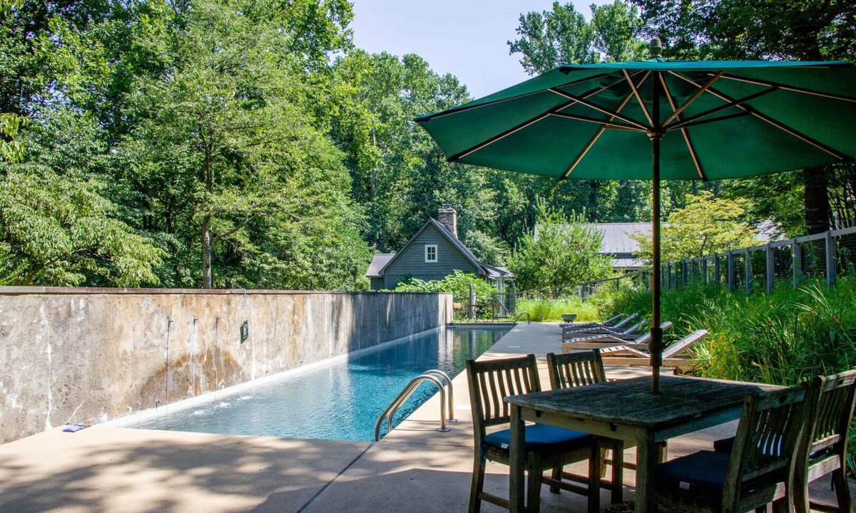 Charlottesville Cabin | Beautifully Rustic Cabin just 10 minutes from UVA, with pool!