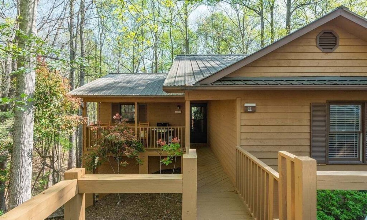 Lake Lure Condo | Bent Creek 11 at Rumbling Bald