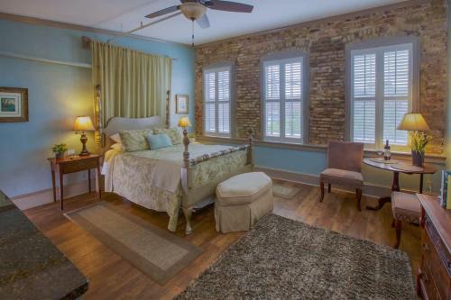 Charleston Historic District House | Best Location - On Market St in Historic Downtown