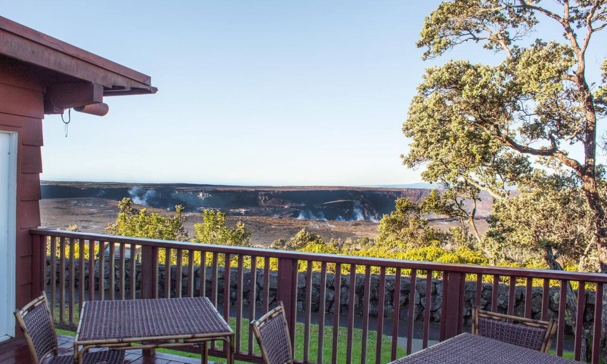 Volcano Hotel | Best Place to Unwind! Three Comfy Units, Free Parking, Close to Attractions!