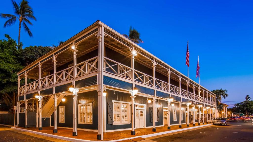 Pioneer Inn | Historic Lahaina Front Street