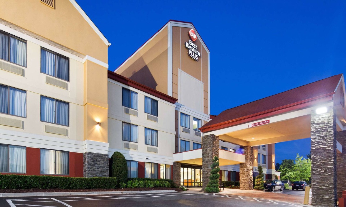 Huntersville Hotel | Best Western Plus Huntersville Inn & Suites Near Lake Norman