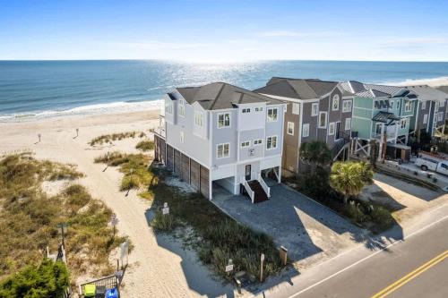 Ocean Isle Beach House | Betty Lou's State of Mind by Brunswick Vacation Rentals - Oceanfront with Hot tub