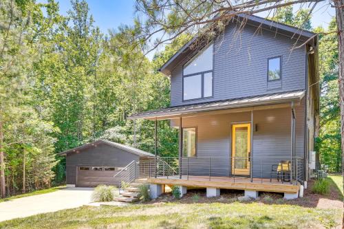 Hillsborough House | Bike to Dtwn Hillsborough! Modern Home w/Yard