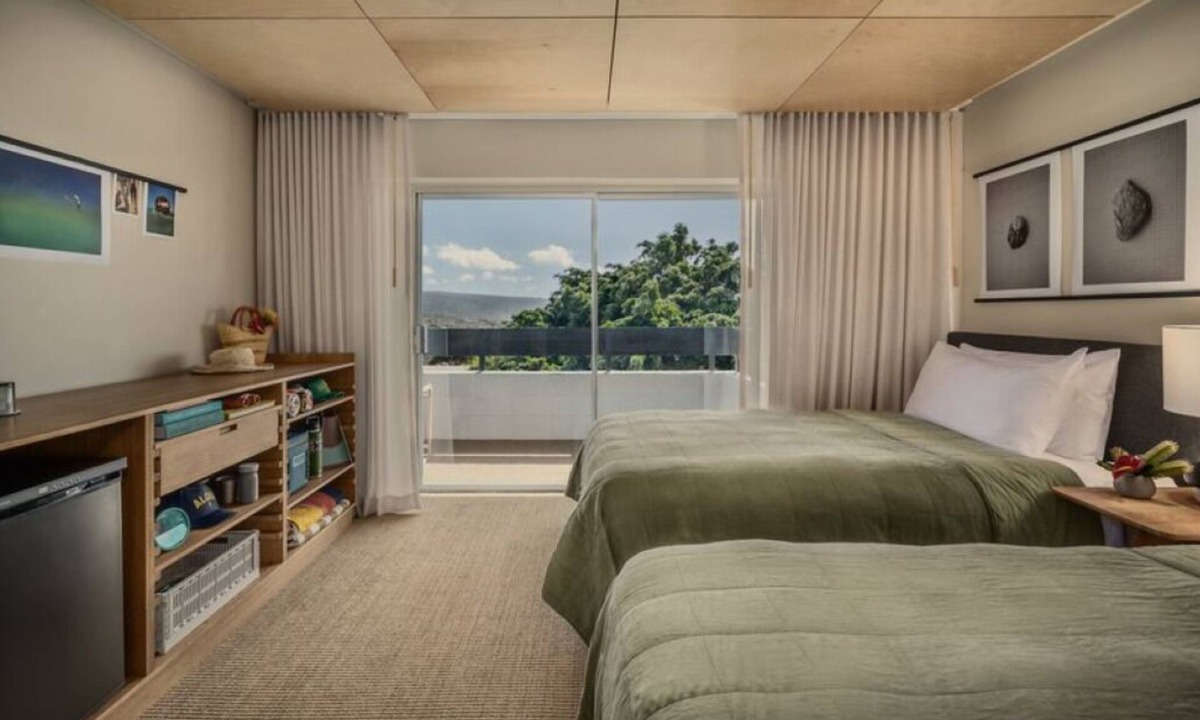 Historic Kailua Village House | Bikes by Day, Stars by Night—Island-Modern Stay with Pool & Perks l 2 Rooms